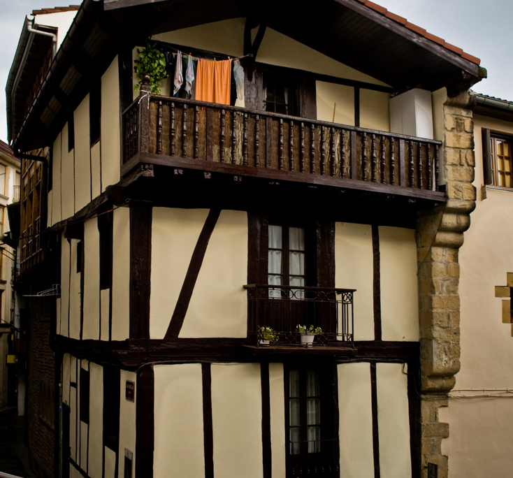 Orioko eraikin historikoen erreportajeko argazkia. Fotografía del reportaje sobre los edificios históricos de Orio.