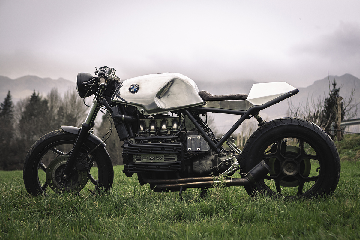 Xorroren BMW K100 motoari egindako argazki saioko irudia. Imagen de la sesión de fotos realizada a la moto BMW K100 de Xorro.